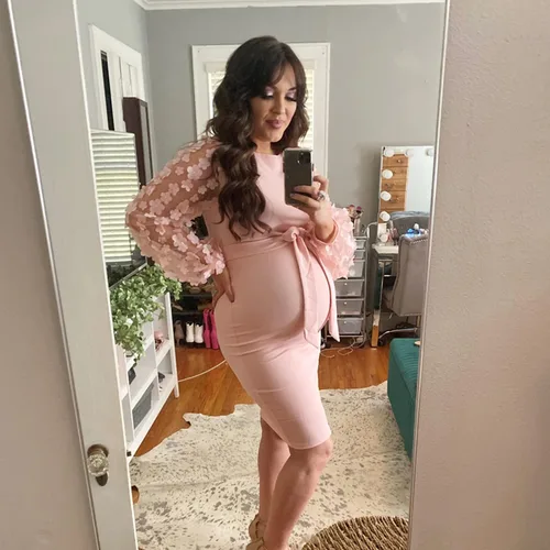 Vista 3 de Vestido midi de maternidad de manga larga con malla floral, vestido ajustado de maternidad para baby shower, sesión de fotos
