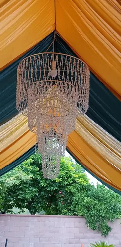 Vista 8 de Candelabro de boda grande de 4 niveles, lámpara de araña colgante de imitación de cristal iridiscente con cuentas, 24 pulgadas de ancho y 3 pies