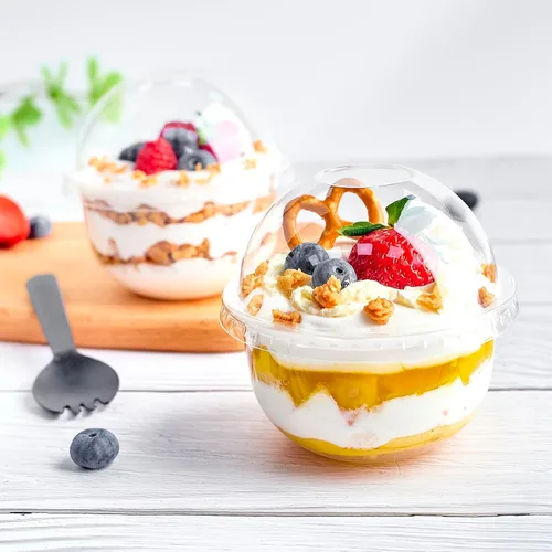 Vista 6 de Zezzxu Paquete de 50 Vasos de Postre de Plástico de 9 oz con Tapas de Cúpula (Sin Agujero) y Sporks, Vasos de Frutas Desechables Transparentes