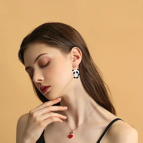 Vista 3 de 2 pares de aretes colgantes de panal con abeja, lindos insectos y pandas, aretes colgantes de resina de mariquita y panda para mujeres y niñas