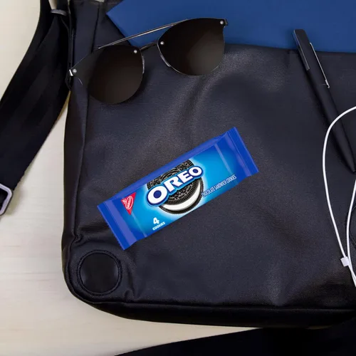 Vista 9 de OREO - Galletas de sándwich de chocolate, 30 paquetes de snack de 1.59 oz