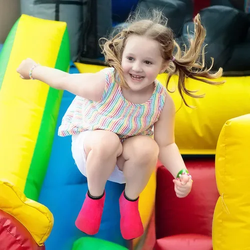 Vista 4 de SATINIOR 4 pares de calcetines antideslizantes para niños pequeños, calcetines de terciopelo coral, calcetines cálidos para bebés y niños pequeños