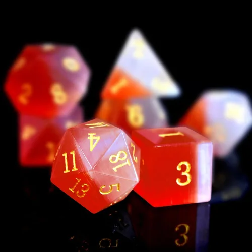 Vista 4 de Juego de dados DND de piedras preciosas de ópalo azul y rojo, 7 piezas de dados D&D utilizados en juegos de rol de Calabozos y Dragones