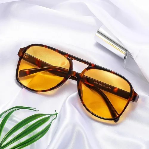 Vista 4 de Lentes de sol estilo aviador vintage para mujeres y hombres, marco retro de gran tamaño, lentes amarillos de los años 70