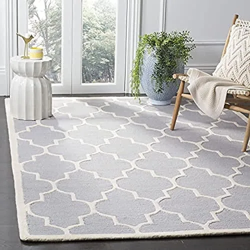 Vista 105 de Tapete Safavieh de la colección Cambridge, modelo CAM134X, hecho a mano, de lana de primera calidad, formas geométricas marroquíes, color gris