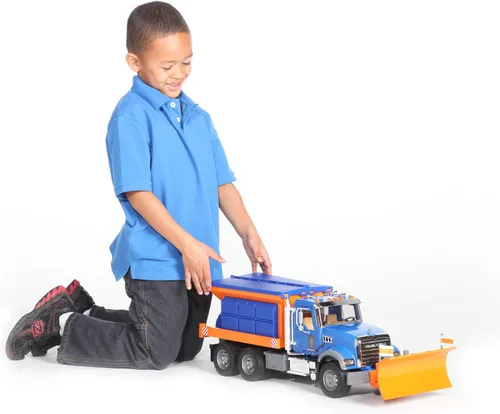 Vista 8 de Bruder Toys Mack Granite Servicio Invernal con Pala Quitanieves