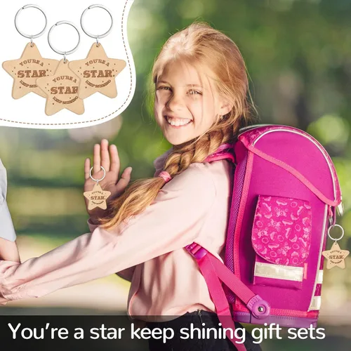 Vista 6 de 25 juegos de llaveros de estrella para regalos de graduación, llavero inspirador de madera para clase de 2023, llaveros de madera motivacionales