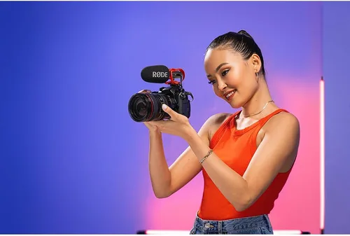 Vista 2 de RØDE VideoMic GO II Helix Micrófono de escopeta ultracompacto para cámara con salidas de 3.5mm y USB para grabación de películas, creación