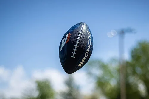 Vista 8 de NFL Downfield fútbol juvenil (todas las opciones del equipo), Negro, joven