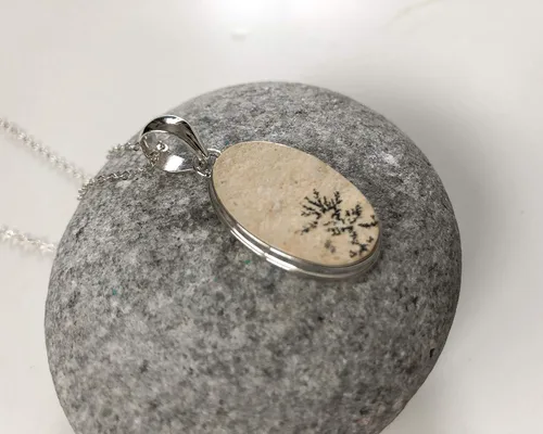 Vista 6 de Dendritic Agate pendant, Leaf jasper pendant, Scenic yellow dendritic agate, Oval rough stone pendant, Desert storm pendant, Natural stone
