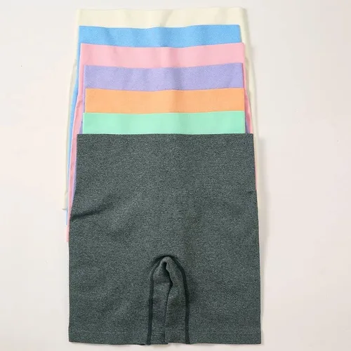 Vista 7 de Conjuntos de 2 piezas sin costuras para yoga y entrenamiento - con ombliguera de manga corta y pantalones cortos de tiro alto para correr
