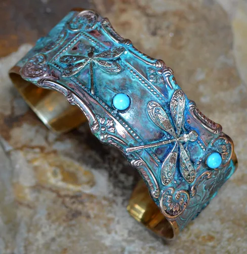 Vista 2 de Elaine Coyne Collectible Artwear - Pulsera doble de libélula con turquesa de la Bella Durmiente