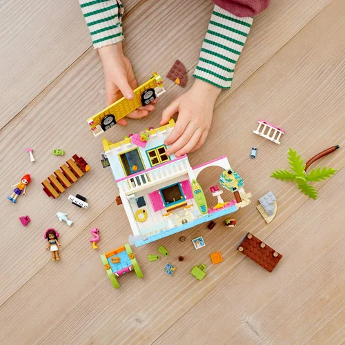 Vista 6 de LEGO Friends Beach House 41428 Kit de construcción; chispas horas de juego de aventura de verano (444 piezas)