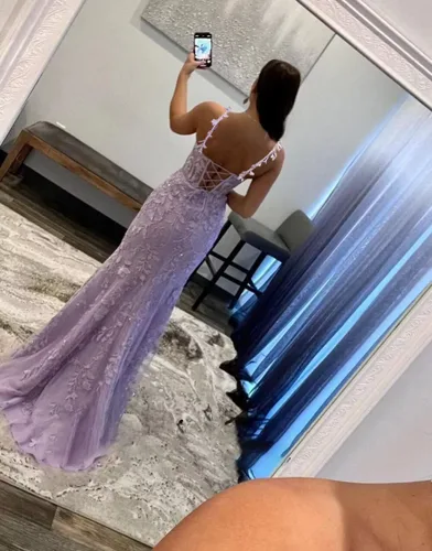 Vista 2 de Vestido de fiesta de sirena para mujer, largo de tul con cuello en V, apliques de encaje, tirantes delgados, vestidos formales de fiesta de noche