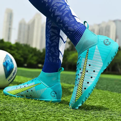 Vista 6 de MEBAMY Botines de fútbol para hombre, suela de goma, cómodos zapatos de fútbol para exteriores, botas de fútbol antideslizantes de cuero de velocidad