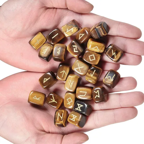 Vista 3 de Nupuyai Juego de piedras rúnicas naturales de cristal pulido de brujas con alfabeto rúnico Futhark de élder grabado para meditación y curación