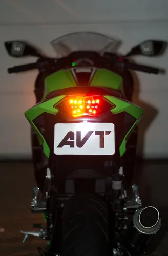 Vista 4 de AVT Kit eliminador de guardabarros Ninja 300 2013-2017 - Luz trasera LED integrada