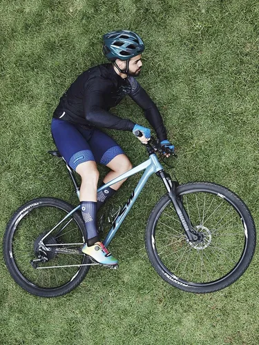 Vista 4 de Darevie Pantalones cortos de ciclismo profesional para hombre, 6H, 500 KM, pantalones cortos de ciclismo con relleno 3D con agarre de pierna de 2.8in