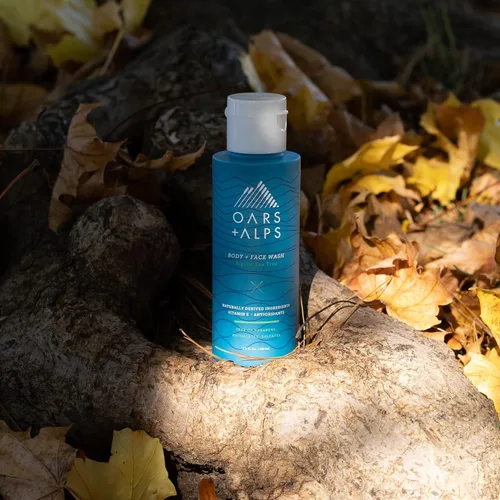 Vista 4 de Oars + Alps Kit de viaje para el cabello y el cuerpo para hombres, incluye champú sin sulfato, acondicionador, gel de baño, desodorante y bolsa