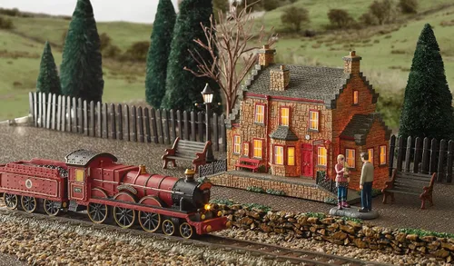 Vista 2 de Department 56 Harry Potter Village Accessories Luna Seeing Wrackspurts Figurilla, 2.95 pulgadas, multicolor