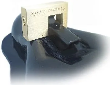 Vista 2 de Cerrojo de seguridad Master Lockk 605DAT de 34 pulgadas con enganche de latón macizo, 605