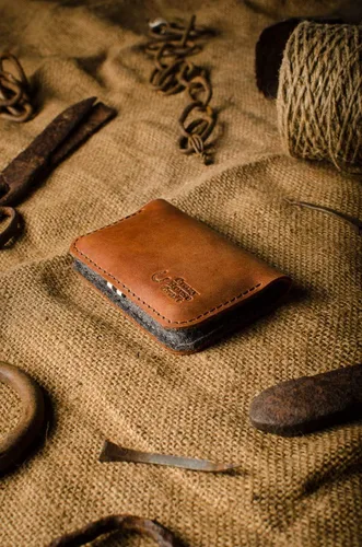 Vista 32 de Crazy Horse Craft Personalized Leather Card Holder, Business Card Case Felt Alpine Green