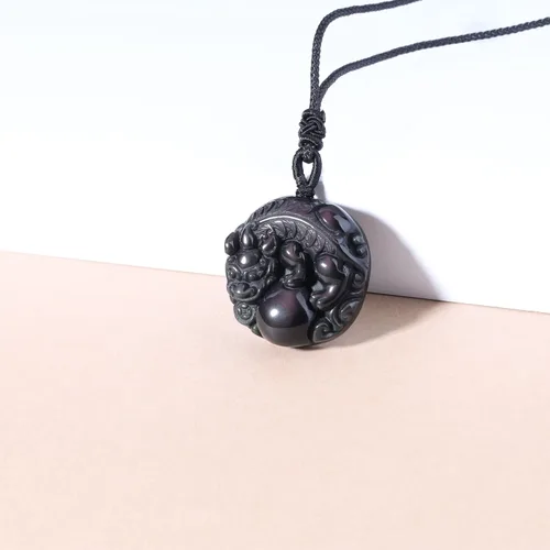 Vista 4 de Collar AmorWing con grabado Pixiu, de obsidiana negra natural/obsidiana de hielo/ágata roja, sin metal, N303-3