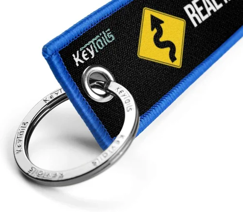Vista 3 de KEYTAILS Llaveros, Etiqueta de Llave de Calidad Premium para Motocicleta, Automóvil, Scooter, ATV, UTV [A Los Hombres Reales Les Gustan Las Curvas]