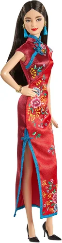 Vista 3 de Muñeca Barbie Signature Año Nuevo Lunar (de 12 pulgadas, morena) con vestido rojo de satén cheongsam con accesorios, regalo coleccionable para niños