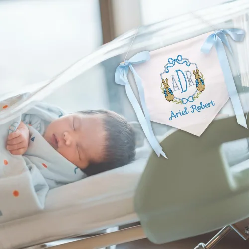 Vista 7 de Letrero Bordado con Nombre de Bebé Personalizado Letrero de Anuncio de Bebé Pancarta de Bebé Recién Nacido con Lazos Letrero de Nombre de Hospital