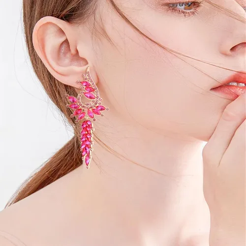 Vista 4 de KELMALL Aretes colgantes largos con diamantes de imitación para mujer, aretes colgantes de cristal brillante, aretes colgantes para boda y baile