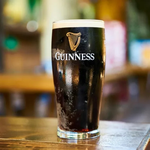 Vista 3 de Guinness Vaso de pinta de 20 onzas (juego de 2)