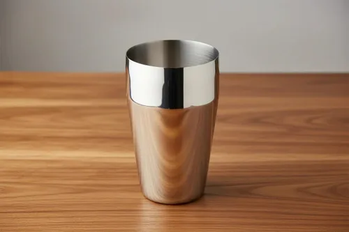 Vista 7 de Cuisinox Coctelera de acero inoxidable de 24 onzas, coctelera con acabado espejo, colador y tapa integrados, coctelera de barra resistente 18/10
