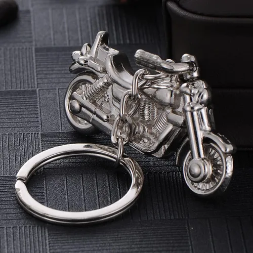 Vista 4 de Llavero de motocicleta para hombre, llavero plateado para niños, llaveros de motociclista punk, llavero de motocicleta 3D, llavero vikingo nórdico