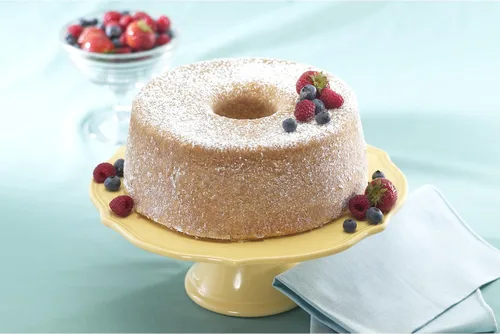 Vista 5 de Nordic Ware Platinum Anniversary Bundt Pan and Angel Food Cake Pan Bundle Juego de utensilios para hornear de 2 piezas