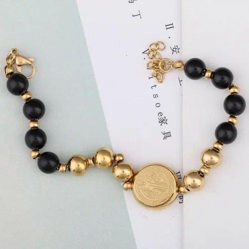 Vista 8 de Pulsera de acero inoxidable chapado en oro con medalla cruzada de protección de San Benito, N A