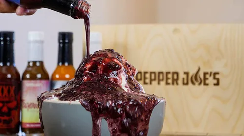 Vista 4 de Pepper Joe's Blueberry Reaper - Salsa picante de Carolina Reaper de primera calidad, hecha con chile y arándanos maduros más calientes del mundo, 5