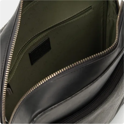 Vista 6 de VELEZ - Bolso bandolera de cuero hecho a mano para hombre
