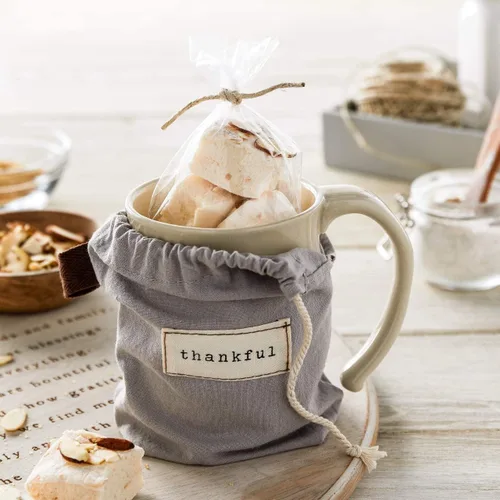 Vista 4 de DEMDACO Taza de café de cerámica de gres Mom Heart Cream inspiracional de 16 onzas