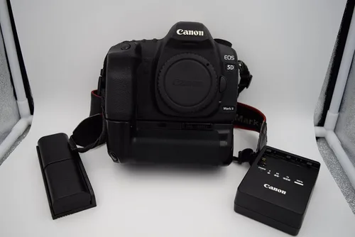 Vista 2 de Cámara digital SLR Canon de marco completo, EOS 5D Mark II de 21.1MP CMOS