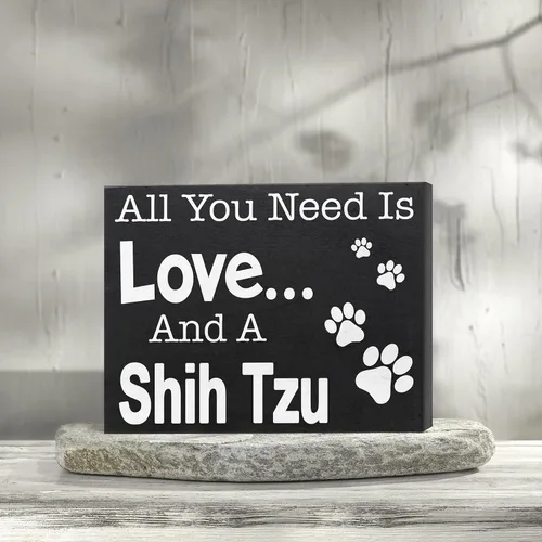 Vista 3 de JennyGems Regalos de Shih Tzu, letrero de madera con texto en inglés «All You Need Is Love and a Shih Tzu», decoración de estante y colgante
