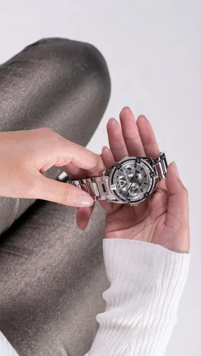 Vista 6 de GUESS Reloj de corte de diamantes de imitación en tono plateado