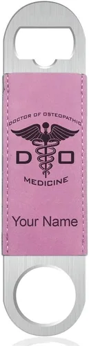 Vista 7 de LaserGram Abrebotellas, DO Doctor en Medicina Osteopática, grabado personalizado incluido (cuero sintético, negro y dorado)