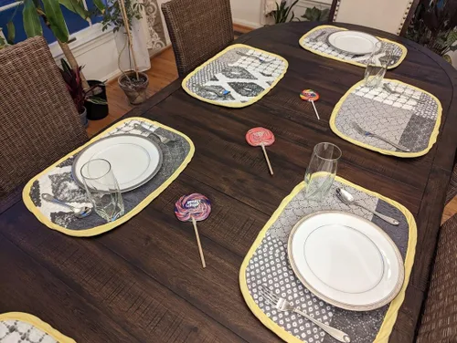 Vista 2 de Handcrafted in the USA, Set of 6 Patchwork Quilted Placemats: 100% Cotton Embodying Farmhouse Elegance in Artisan's Harmony of Grey Shades and Yellow