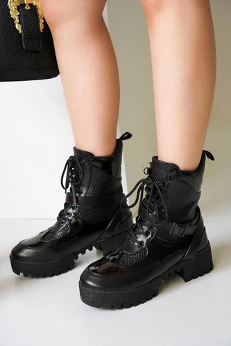 Vista 3 de Botas de combate de tacón grueso para mujer con plataforma y cordones, botines altos de otoño e invierno para ropa urbana, tacón de bloque Negro