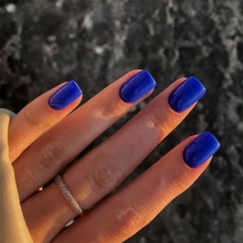Vista 3 de Uñas postizas a presión azules cortas cuadradas con diseños, uñas postizas de color sólido, uñas acrílicas brillantes de cobertura completa