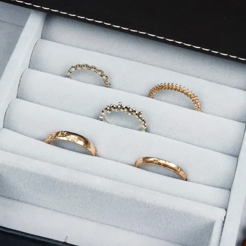 Vista 7 de GUKA Caja de reloj con 12 ranuras, organizador de exhibición de reloj, caja de joyería de cuero, cajón de cristal, cumpleaños para hombres