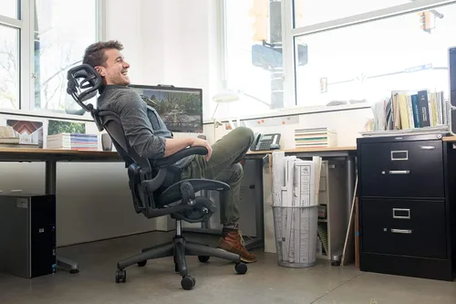 Vista 7 de Engineered Now El reposacabezas original para la silla Herman Miller Aeron (H3 para remasterizado, carbono)