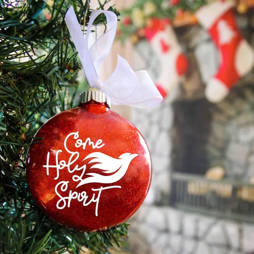 Vista 2 de Adorno de Navidad de confirmación, ven el Espíritu Santo, recuerdo fechado por el sacramento católico, bola de purpurina roja hecha a mano con lazo