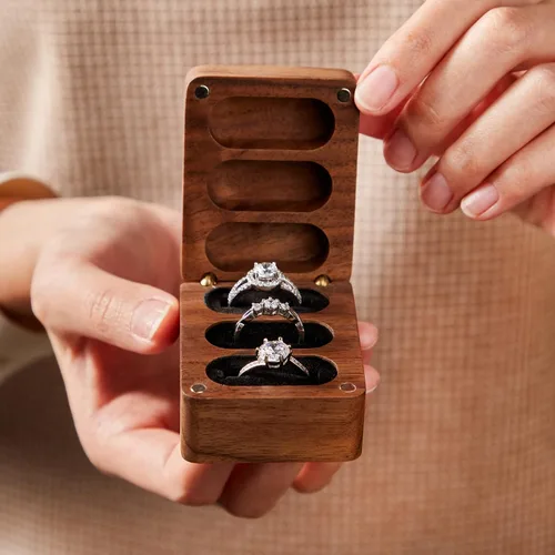 Vista 3 de Always & Forever - Caja de 3 ranuras para boda, ceremonia, compromiso, cumpleaños, caja de portador de anillos de madera de nogal grabada, forro